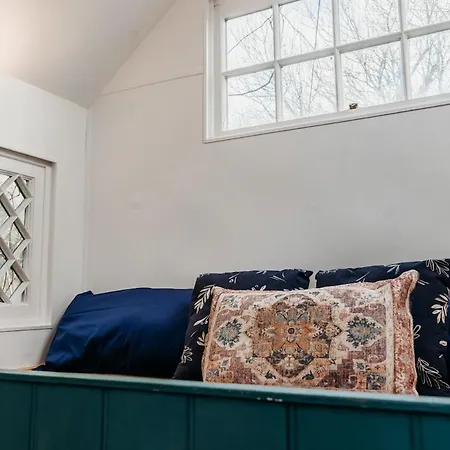 Heron's Perch- A Pond-side Retreat With Cinema * Callington