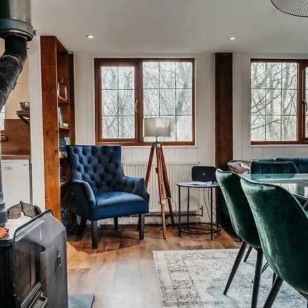 Heron's Perch- A Pond-side Retreat With Cinema Holiday home