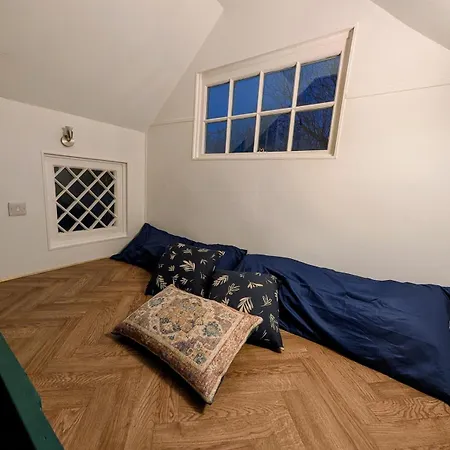 Heron's Perch- A Pond-side Retreat With Cinema Holiday home