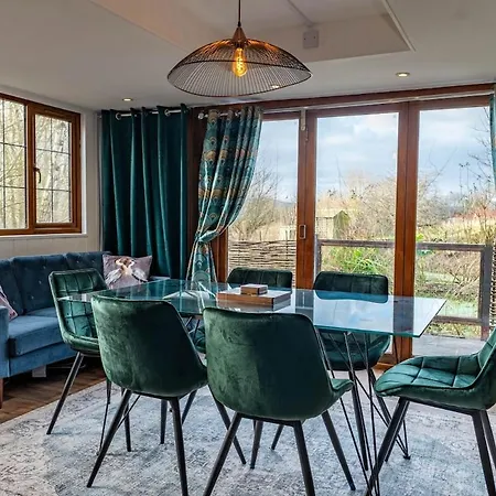 Heron's Perch- A Pond-side Retreat With Cinema Holiday home Callington