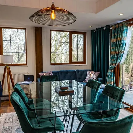 Heron's Perch- A Pond-side Retreat With Cinema Holiday home