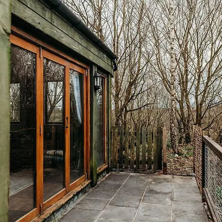 Heron's Perch- A Pond-side Retreat With Cinema Holiday home