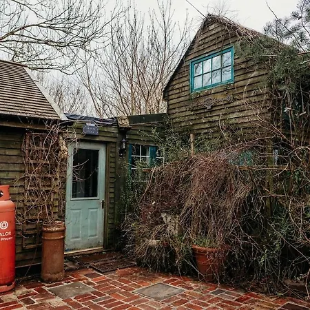 Holiday home Heron's Perch- A Pond-side Retreat With Cinema *